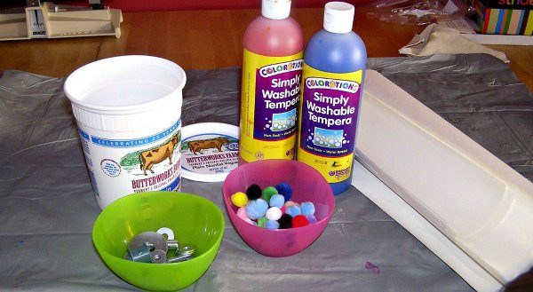 Supplies for shaken container painting.